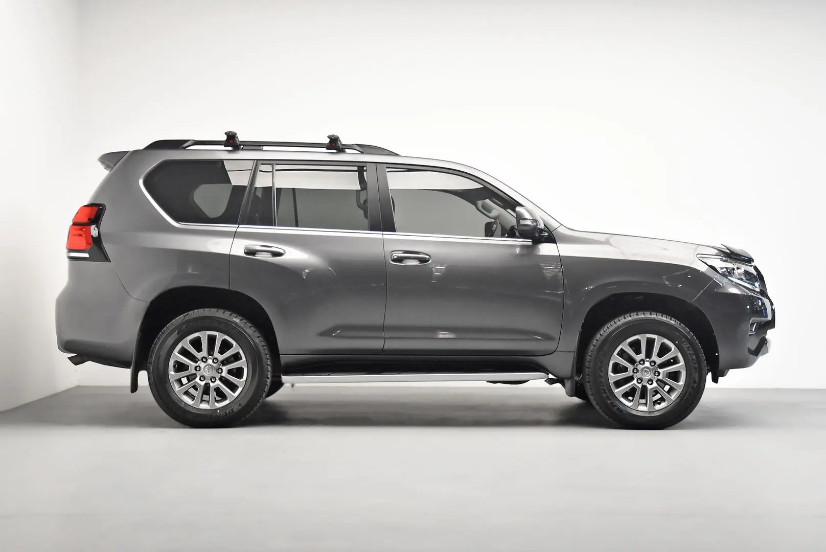 2020 Toyota Landcruiser Prado Gallery Image 3