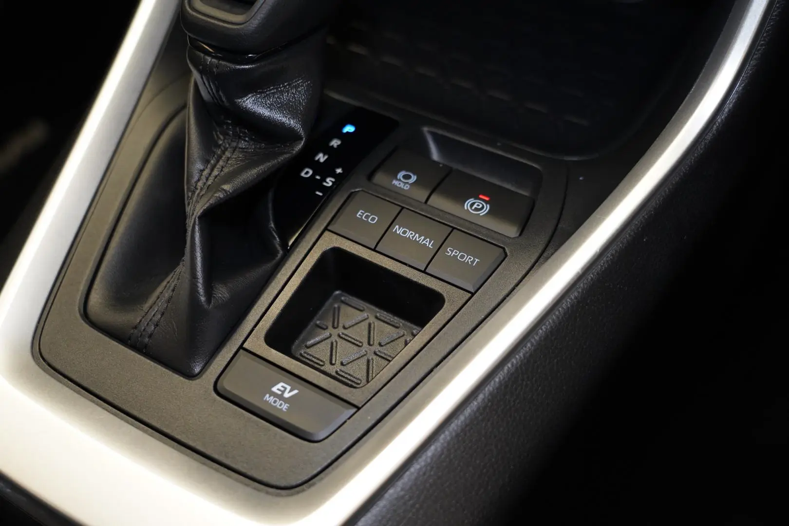 2022 Toyota RAV4 Gallery Image 16