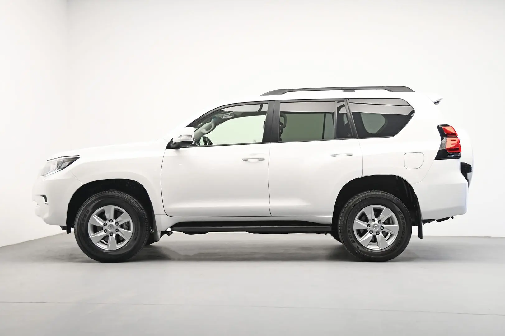 2021 Toyota Landcruiser Prado Gallery Image 4