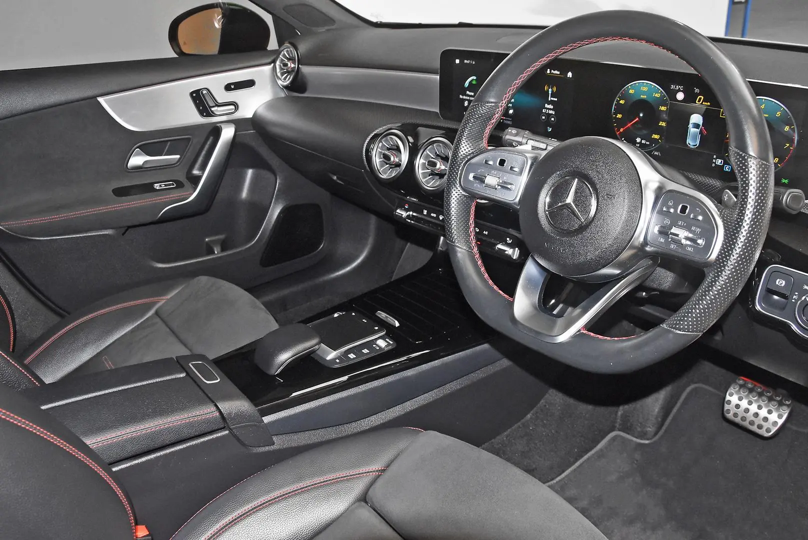 2020 Mercedes-Benz A-Class Gallery Image 8