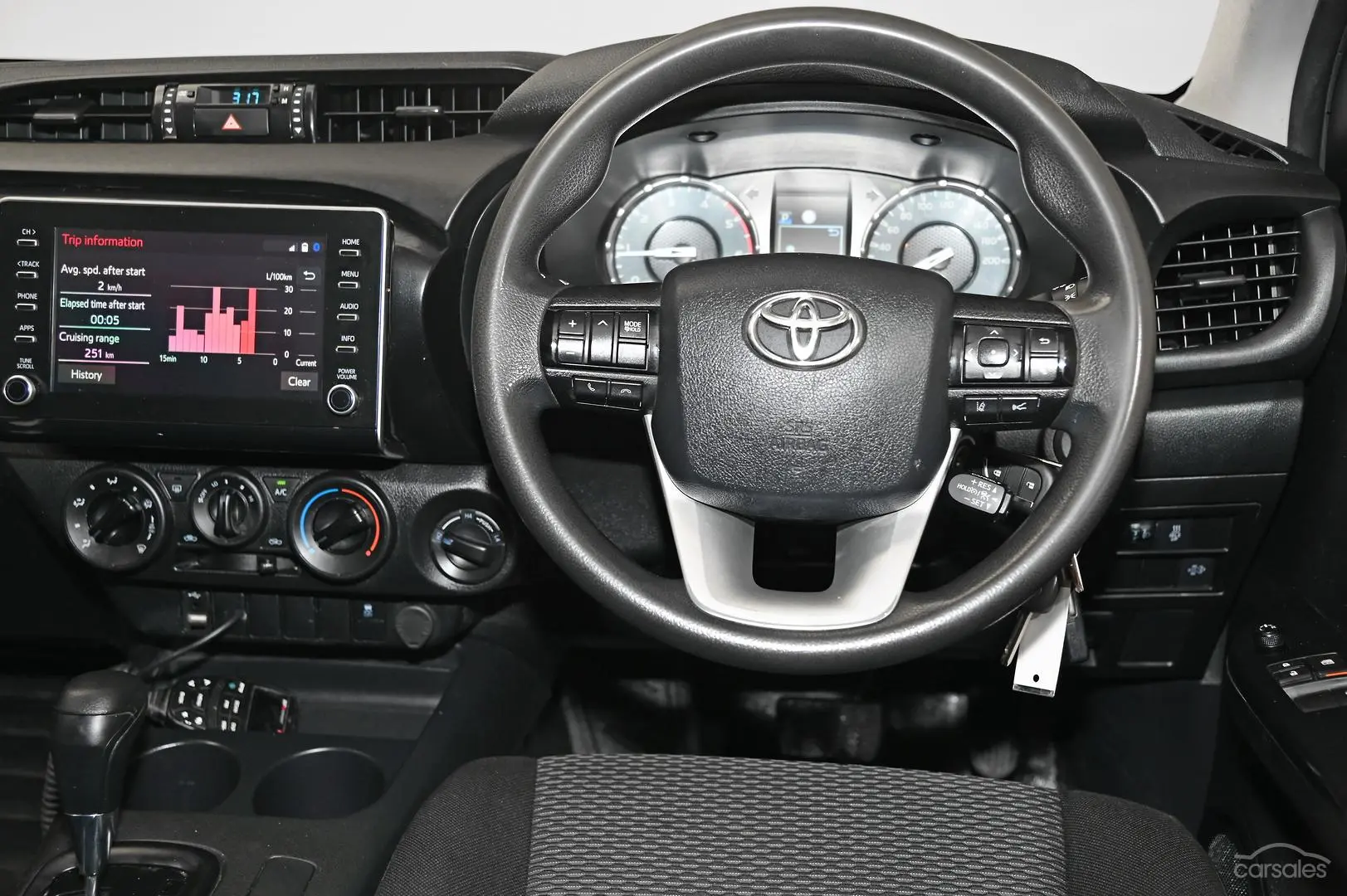 2020 Toyota Hilux Image 14