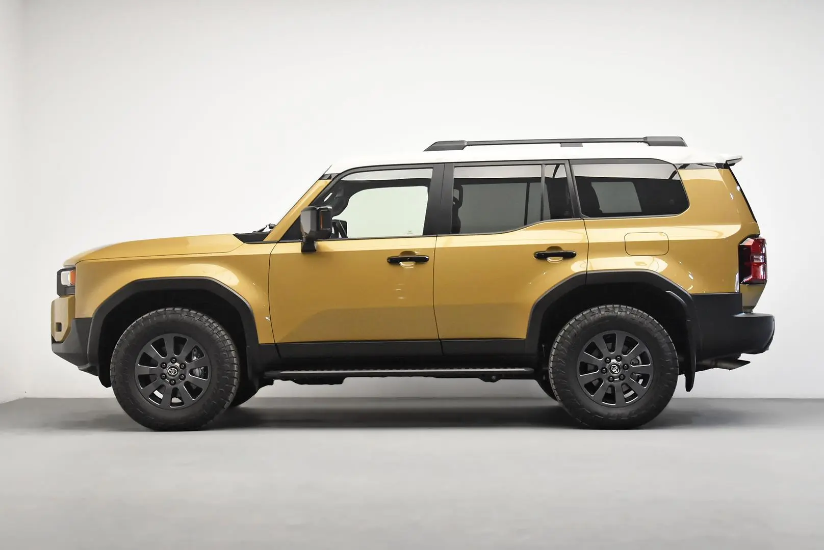 2024 Toyota Landcruiser Prado Gallery Image 4