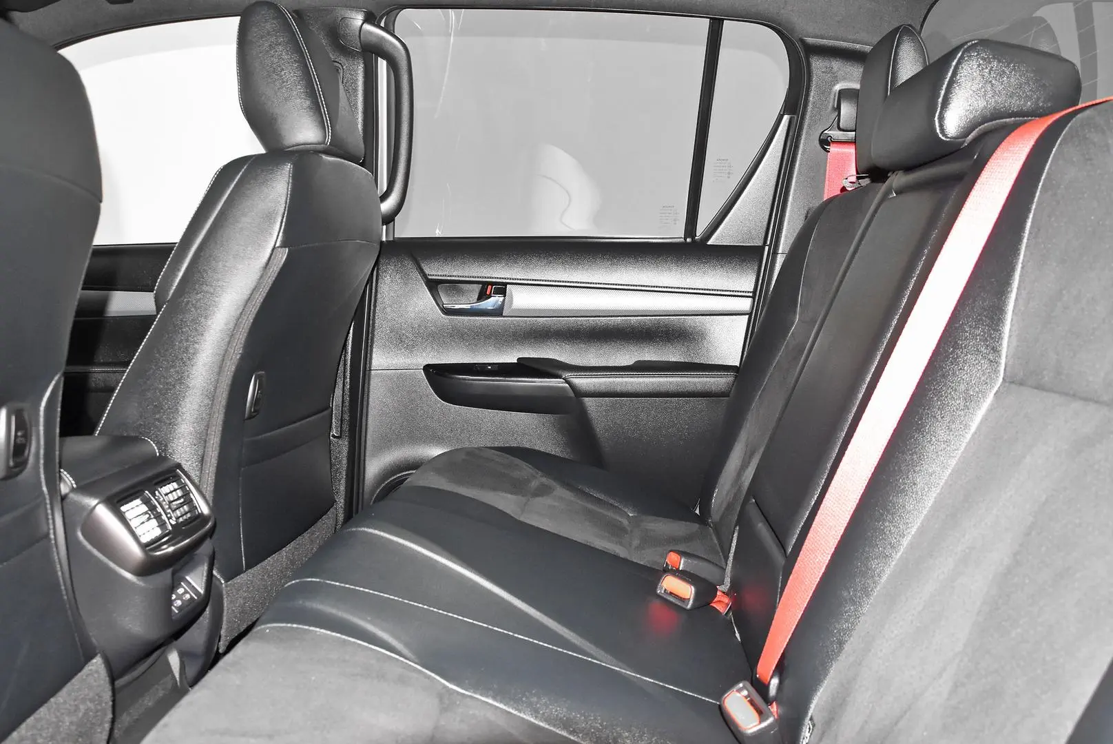 2024 Toyota Hilux Gallery Image 18