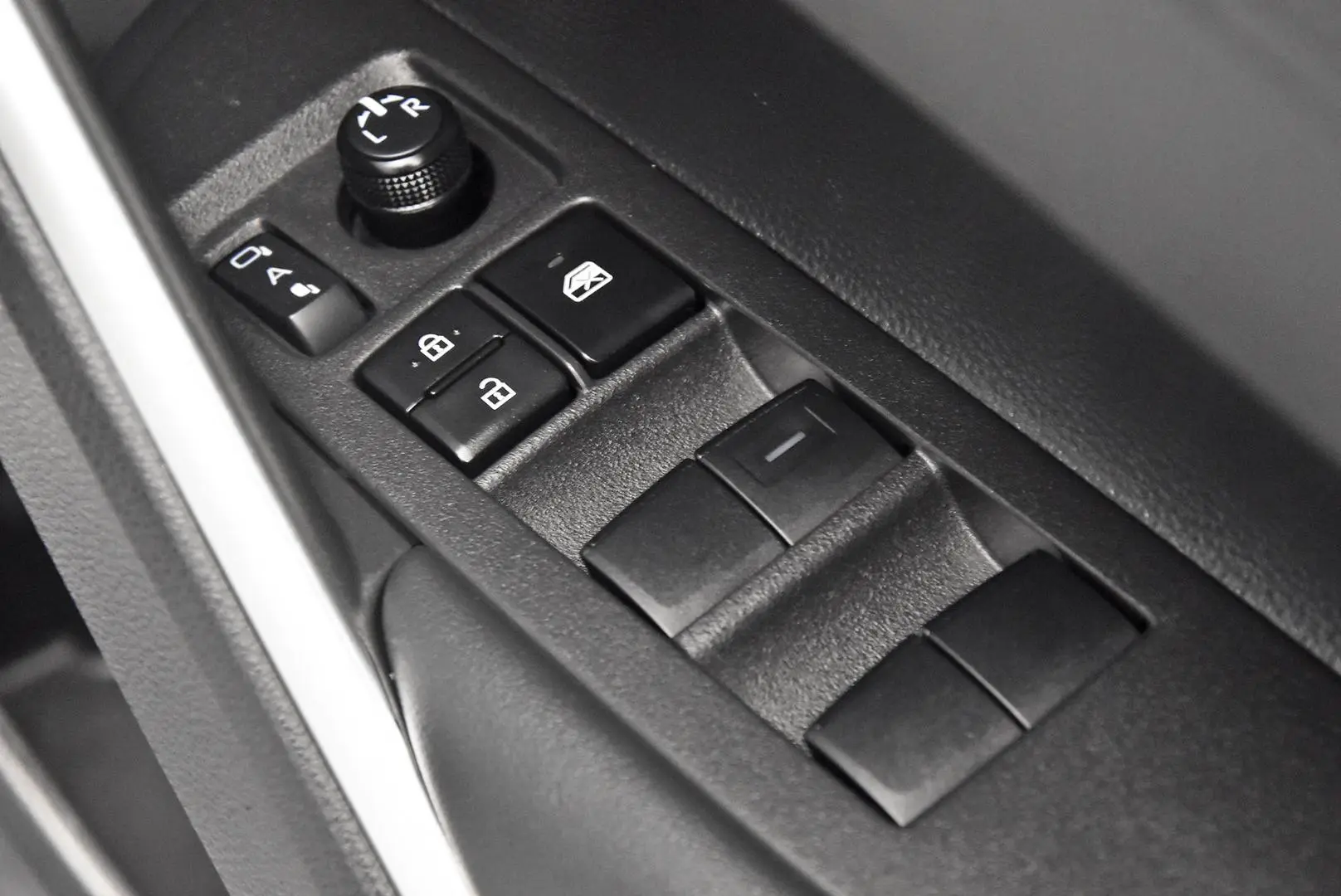 2025 Toyota Corolla Cross Gallery Image 10