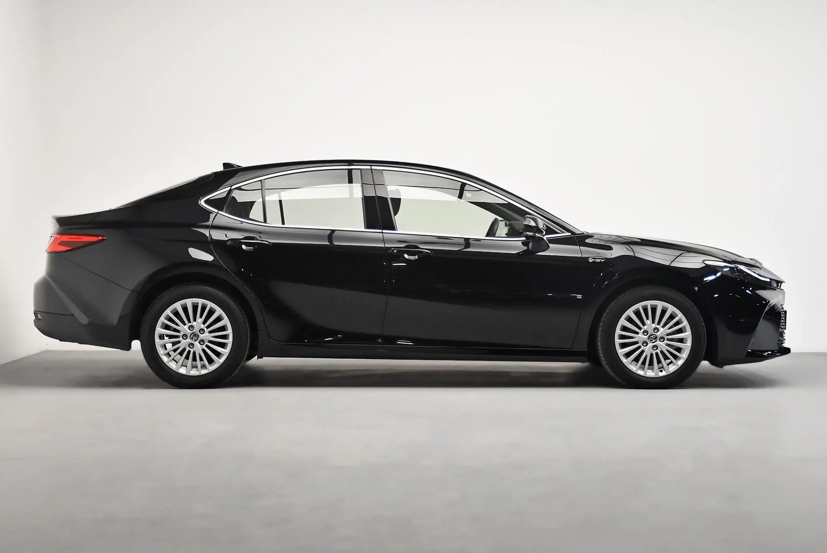 2024 Toyota Camry Gallery Image 3