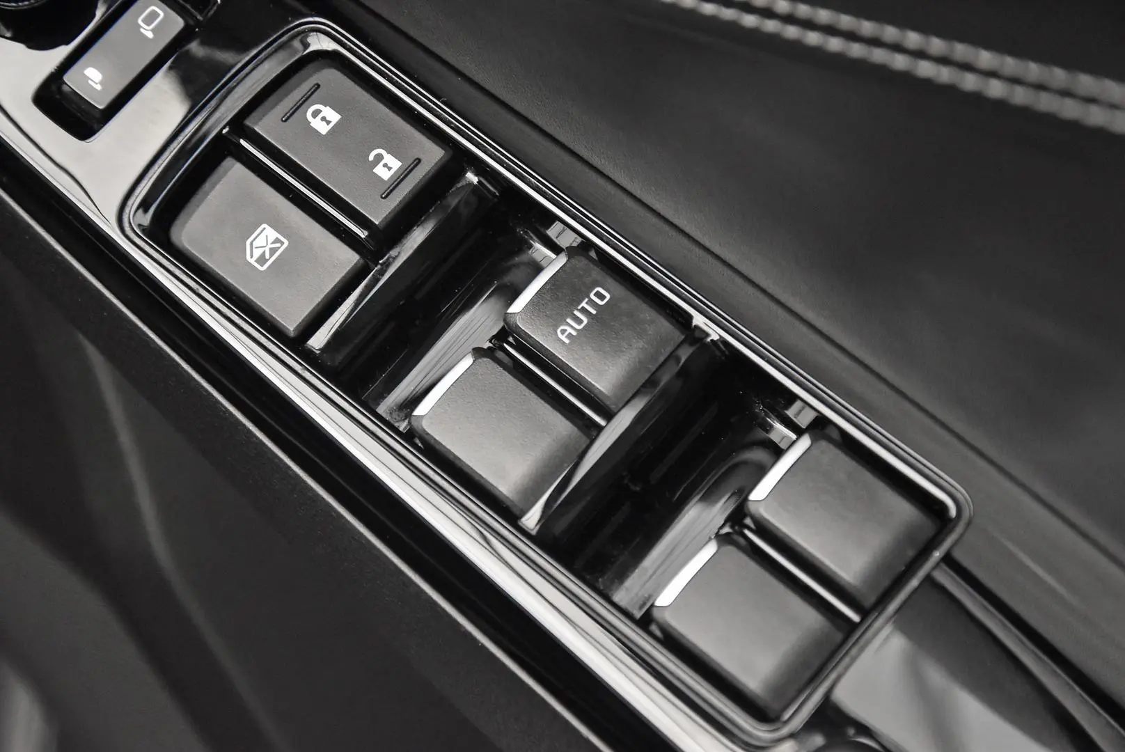 2021 Isuzu D-MAX Gallery Image 9