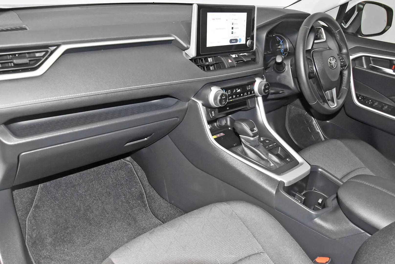 2025 Toyota RAV4 Gallery Image 17