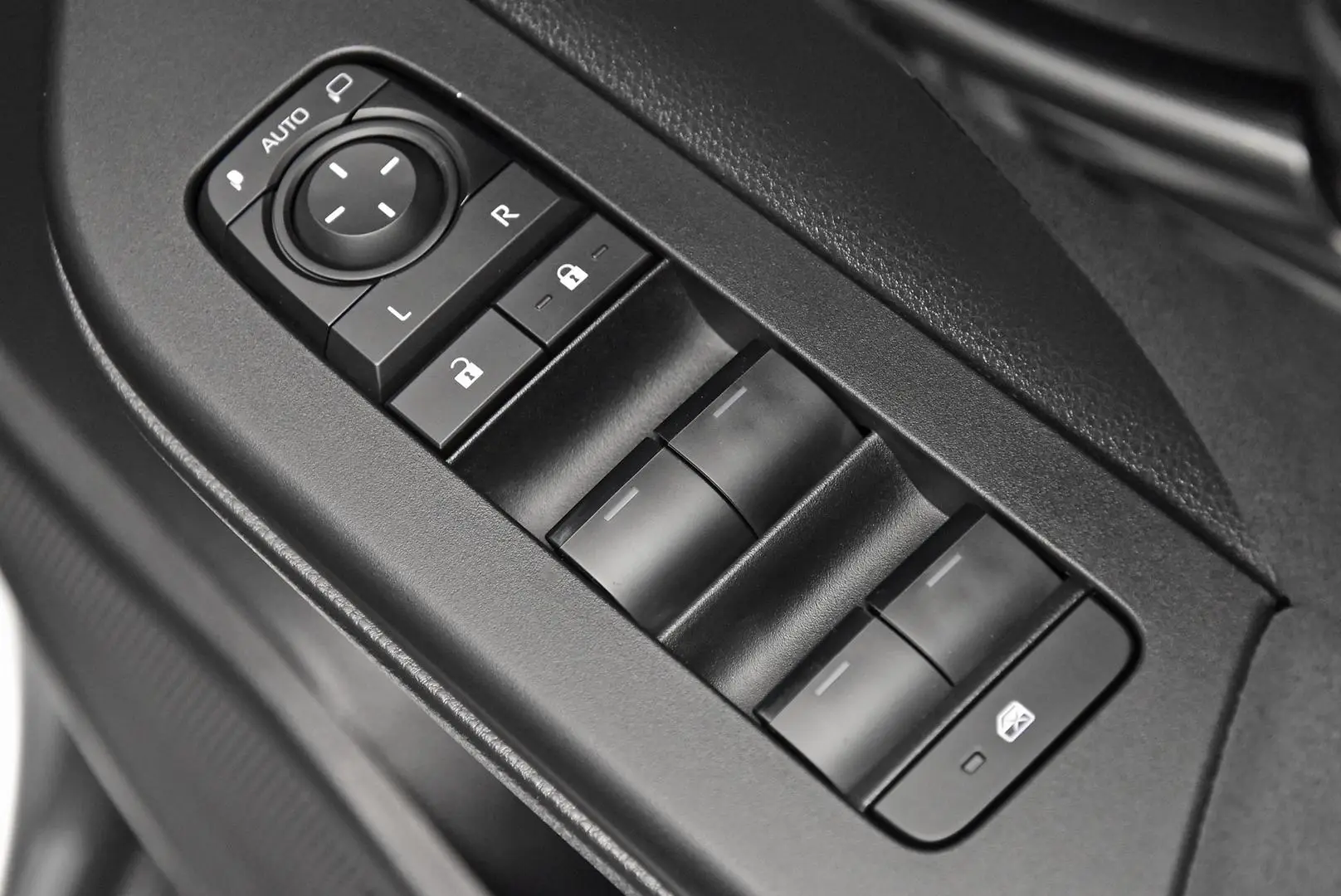 2025 Toyota C-HR Gallery Image 10