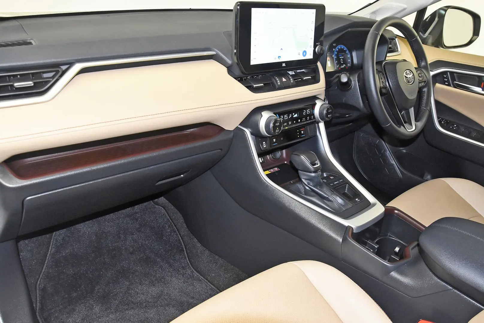 2025 Toyota RAV4 Gallery Image 17