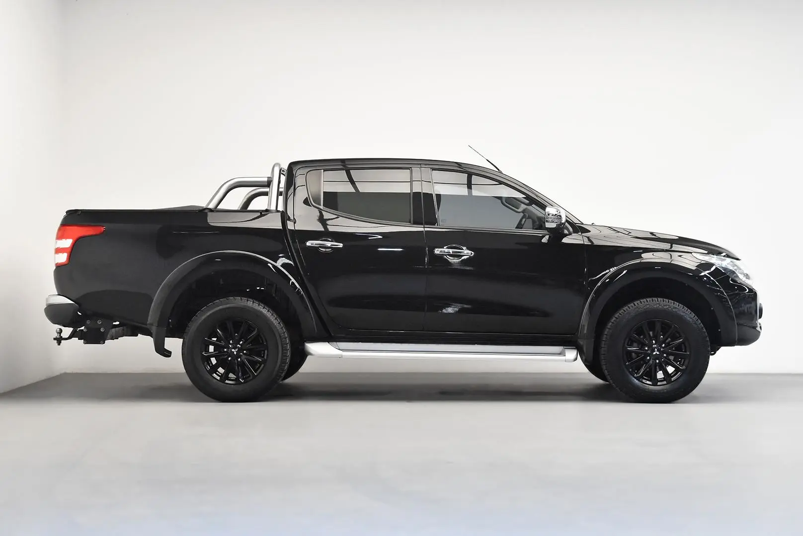 2017 Mitsubishi Triton Gallery Image 3