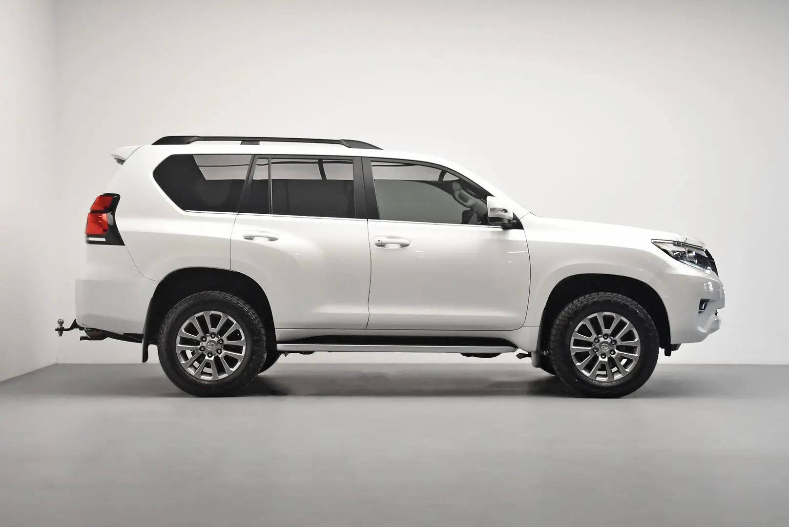 2018 Toyota Landcruiser Prado Gallery Image 3