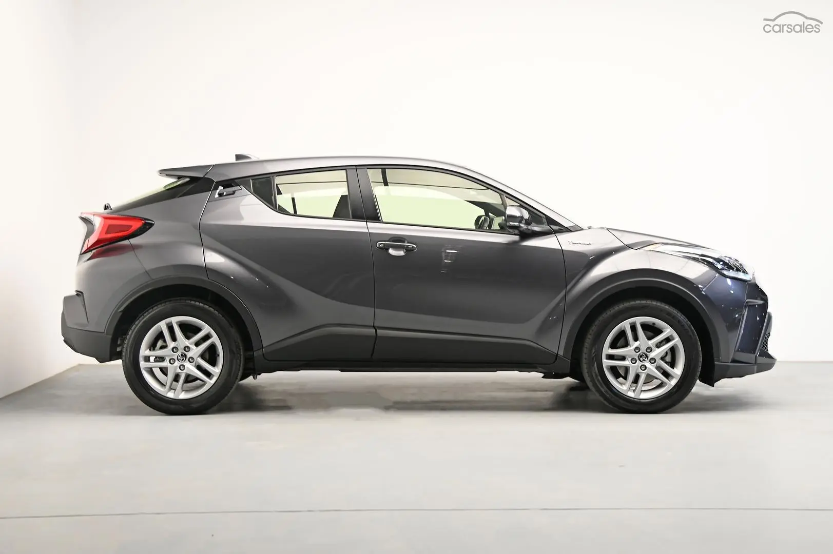 2022 Toyota C-HR Image 3