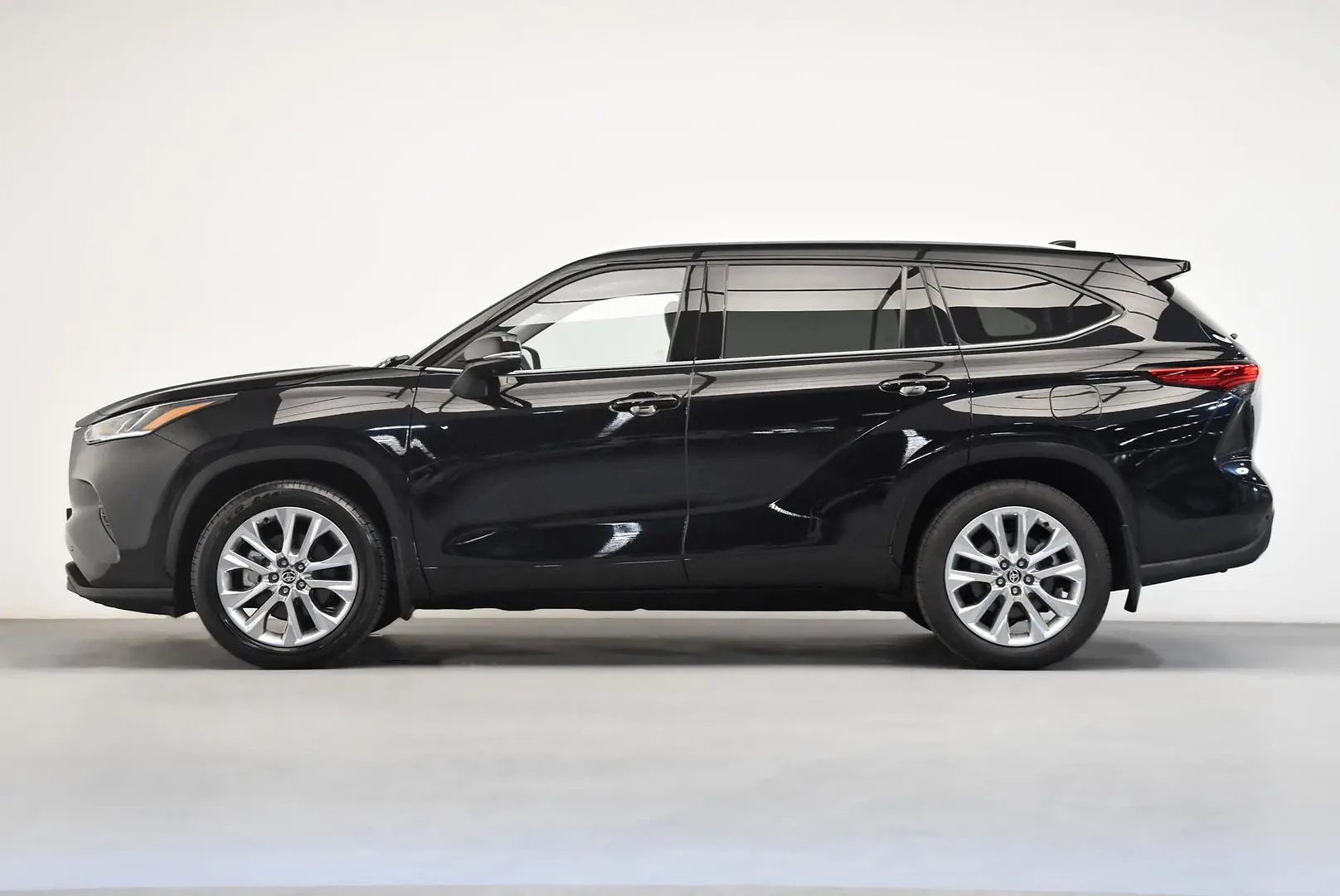 2024 Toyota Kluger Gallery Image 4