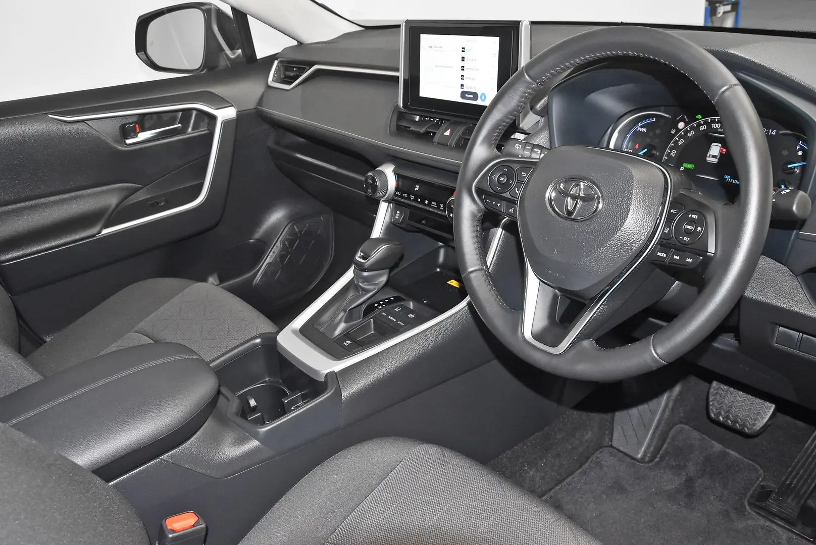 2025 Toyota RAV4 Gallery Image 9