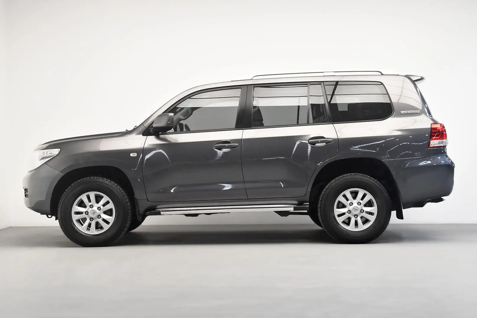 2010 Toyota Landcruiser Gallery Image 4