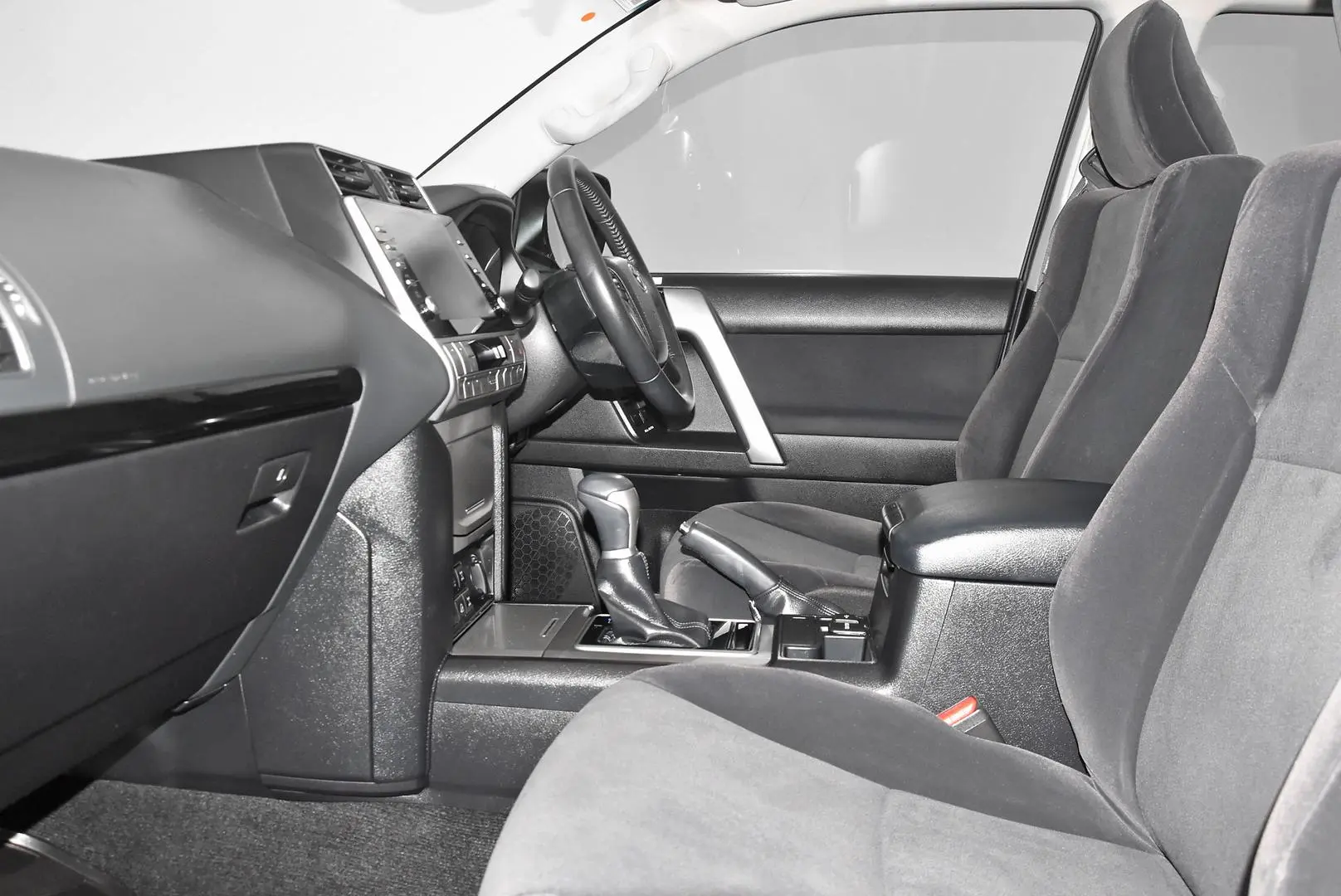 2022 Toyota Landcruiser Prado Gallery Image 16