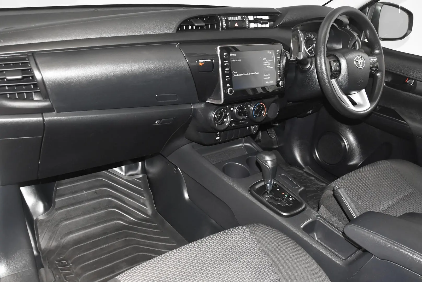 2021 Toyota Hilux Gallery Image 13