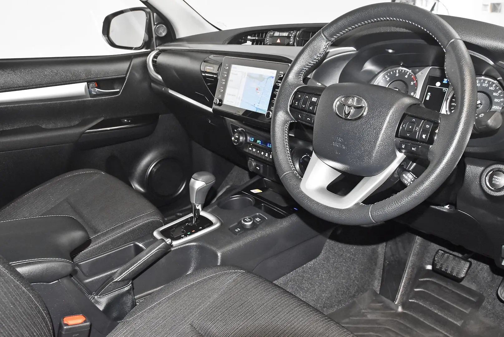 2025 Toyota Hilux Gallery Image 8