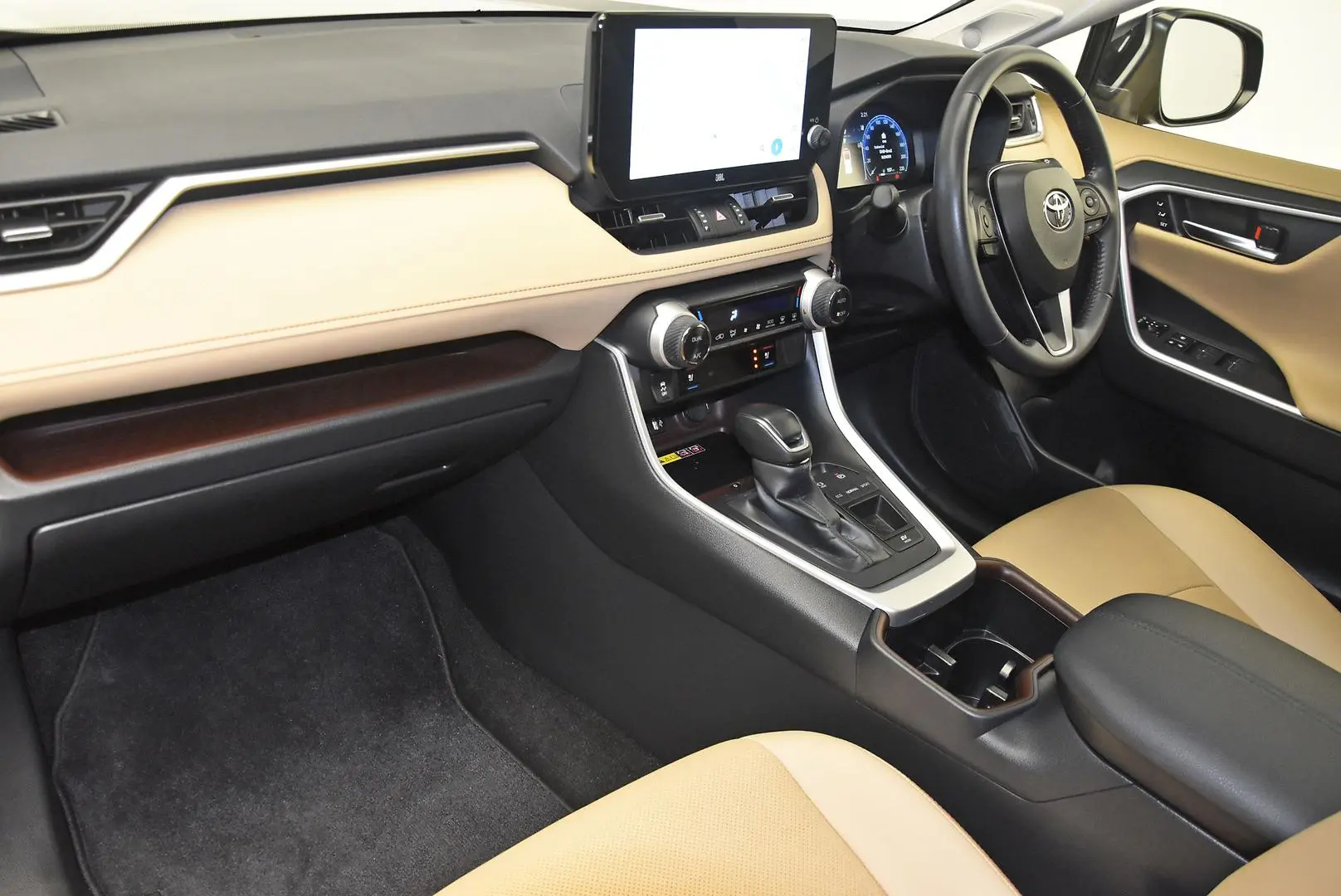 2024 Toyota RAV4 Gallery Image 18