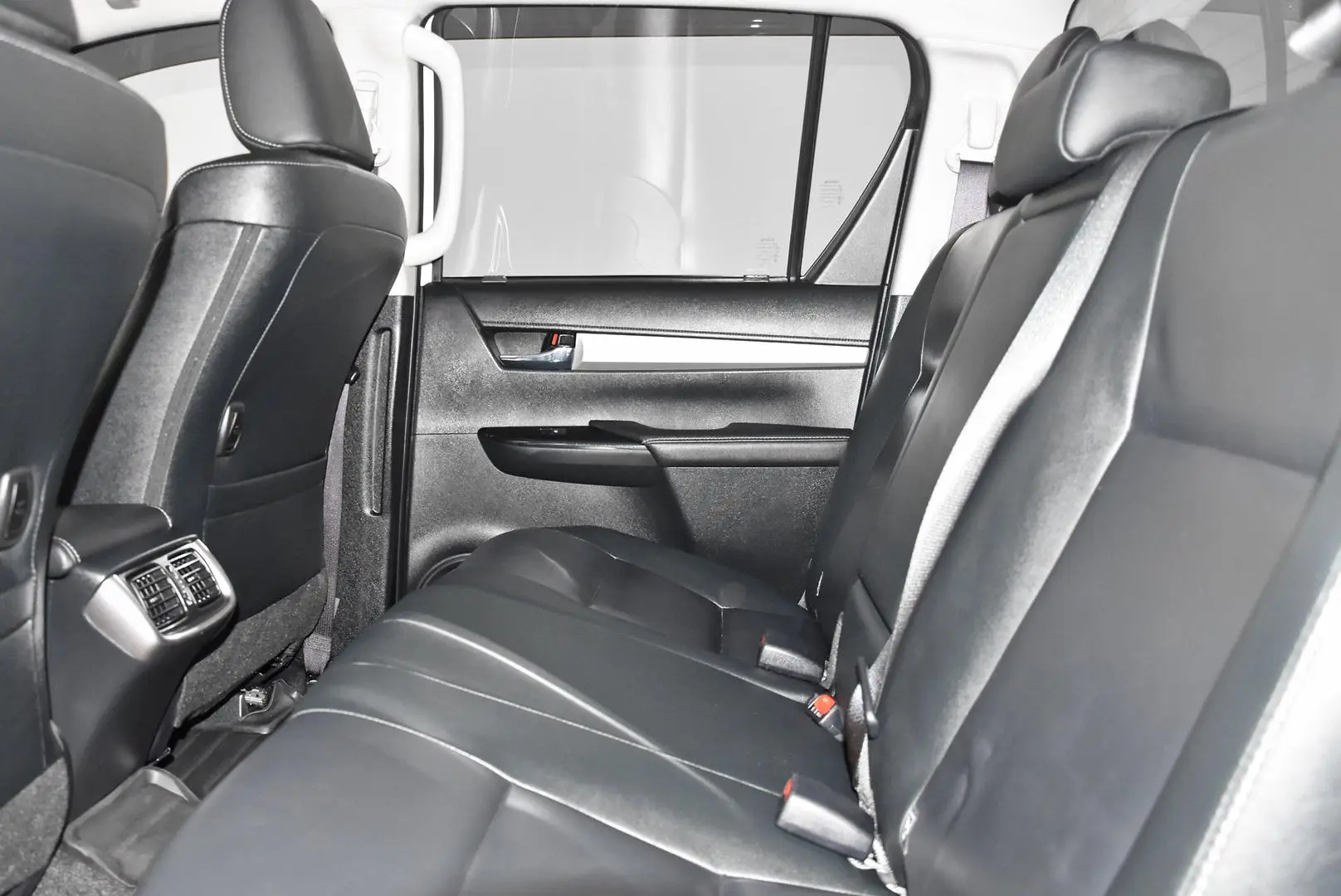 2023 Toyota Hilux Gallery Image 19