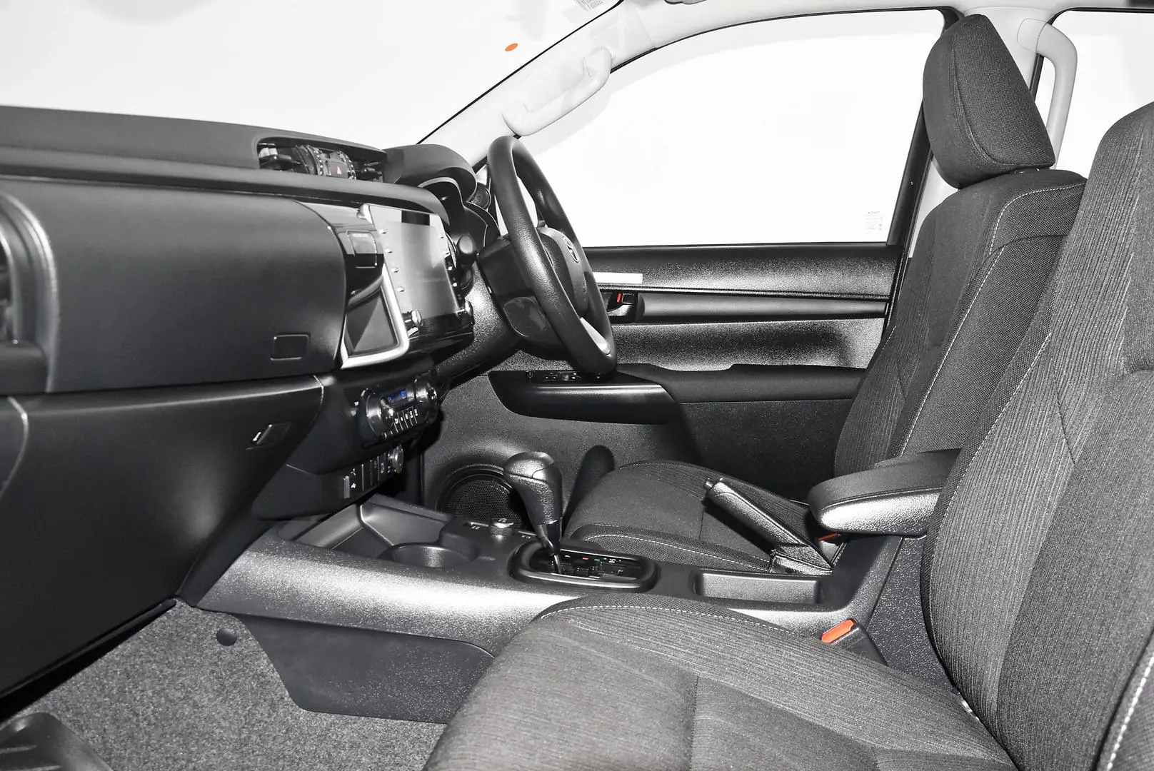 2025 Toyota Hilux Gallery Image 17