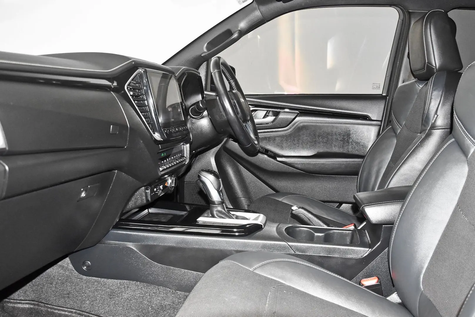 2021 Isuzu D-MAX Gallery Image 18