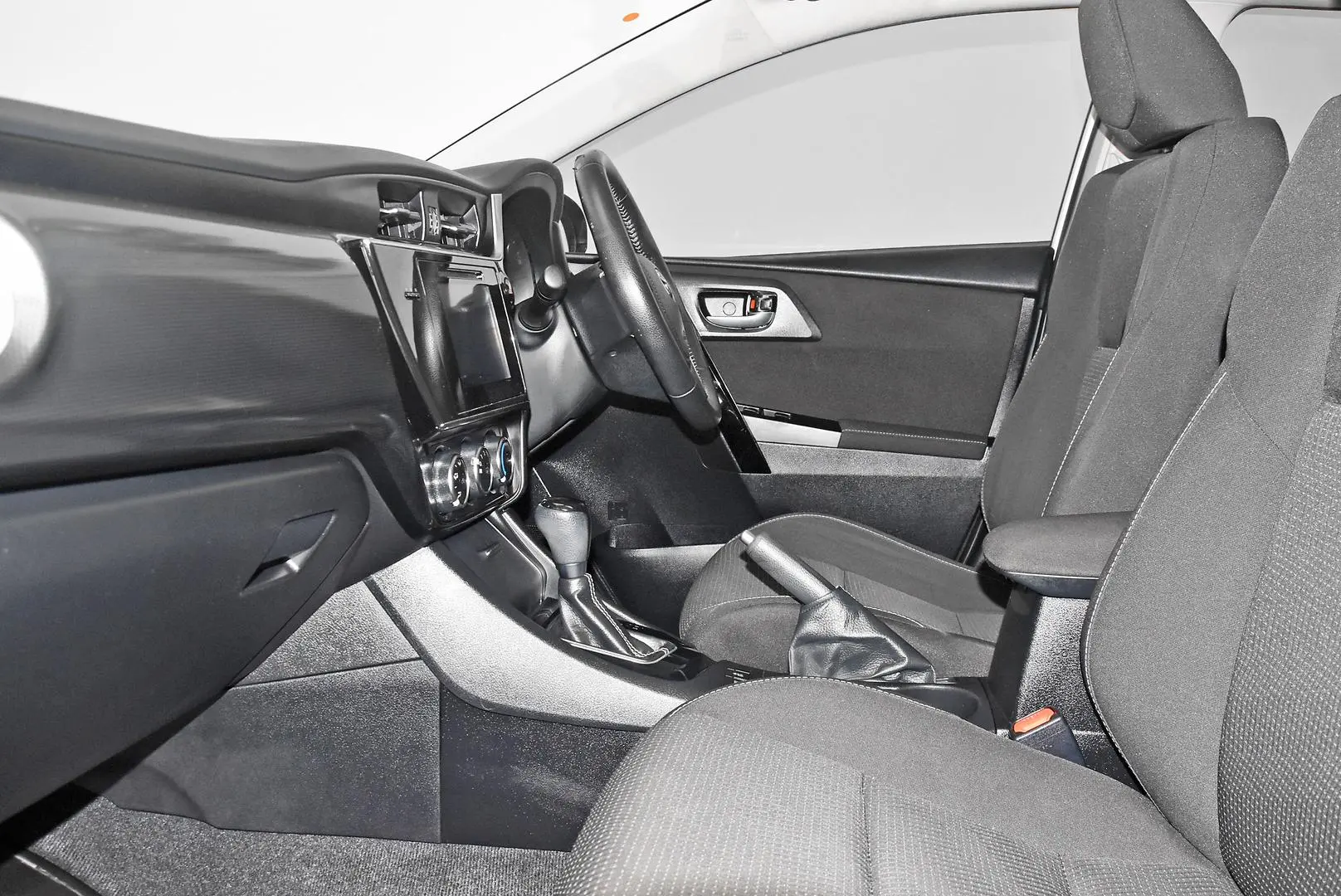 2017 Toyota Corolla Gallery Image 17