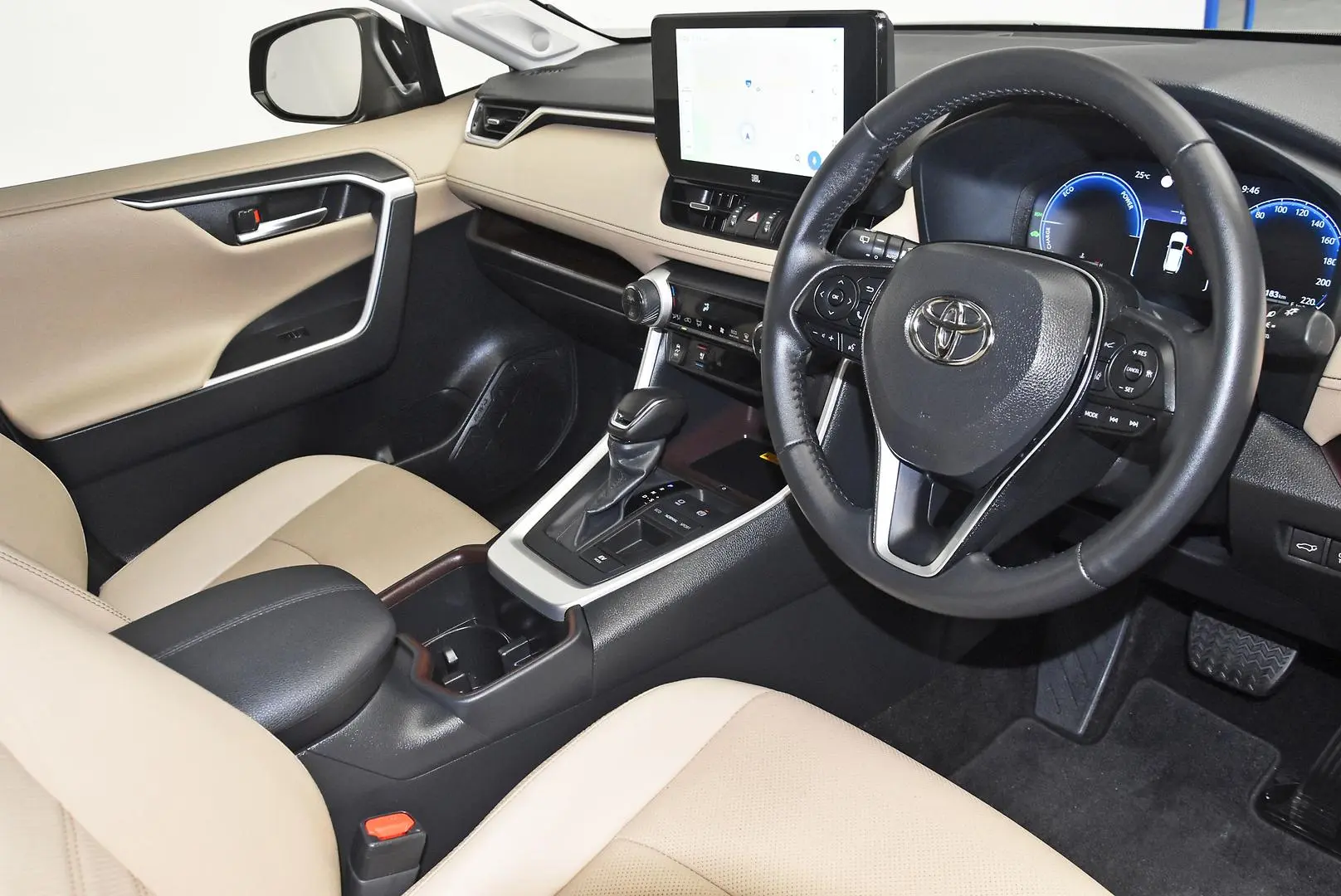 2025 Toyota RAV4 Gallery Image 9