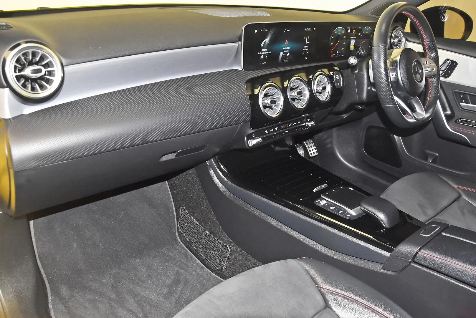 2020 Mercedes-Benz A-Class Gallery Image 17