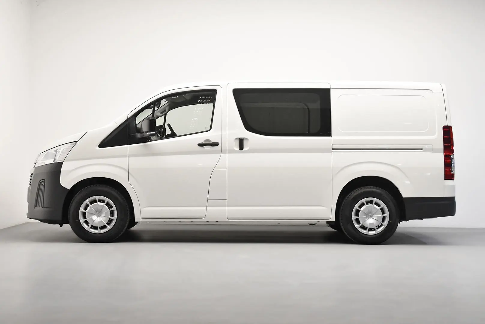 2025 Toyota Hiace Gallery Image 4