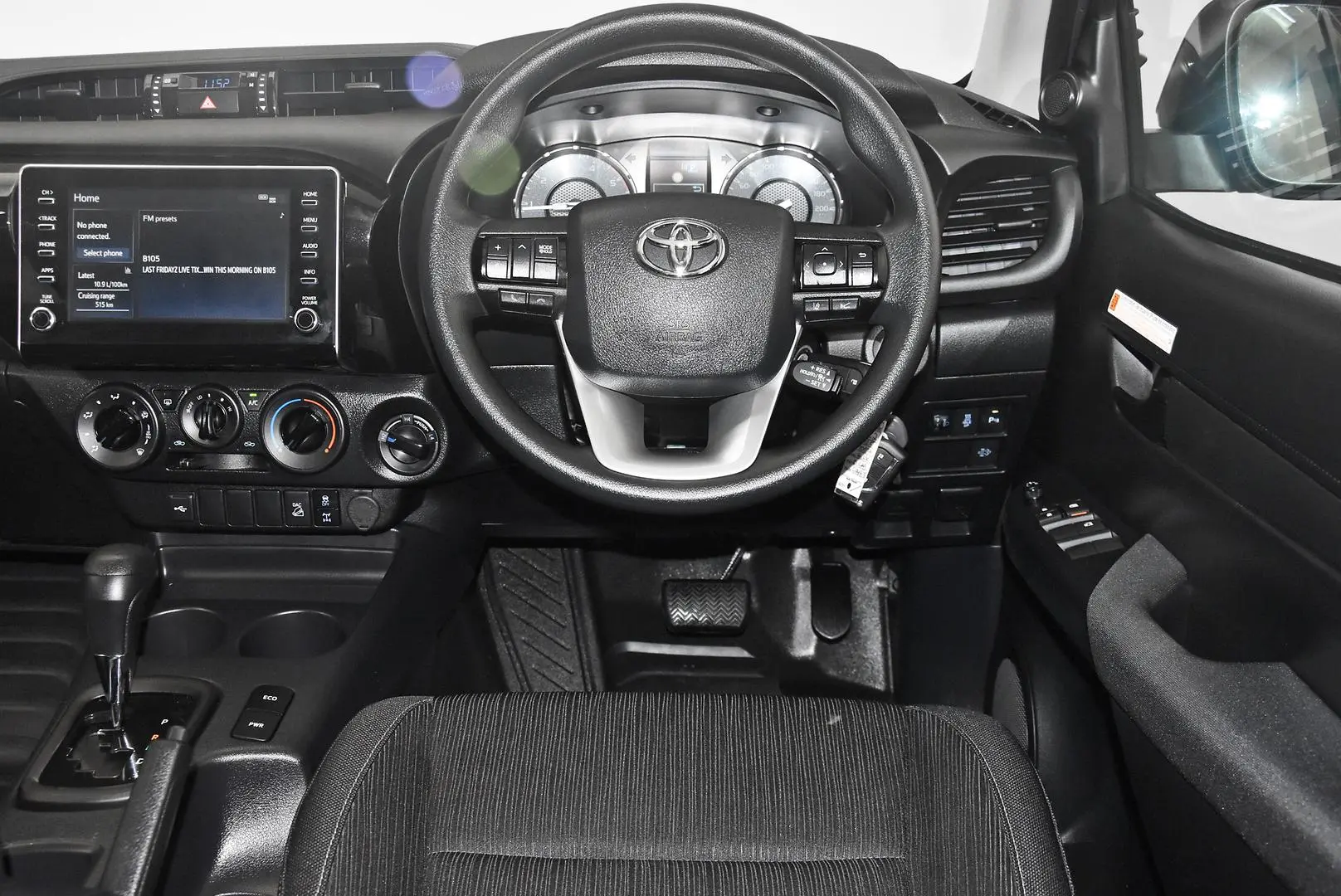 2025 Toyota Hilux Gallery Image 14