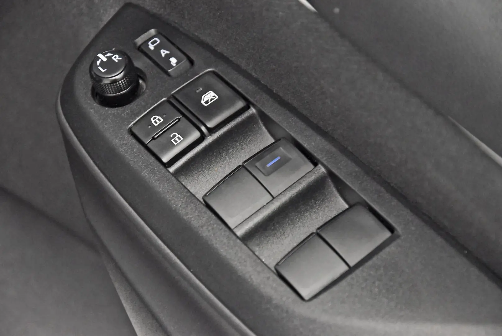 2022 Toyota Yaris Gallery Image 9