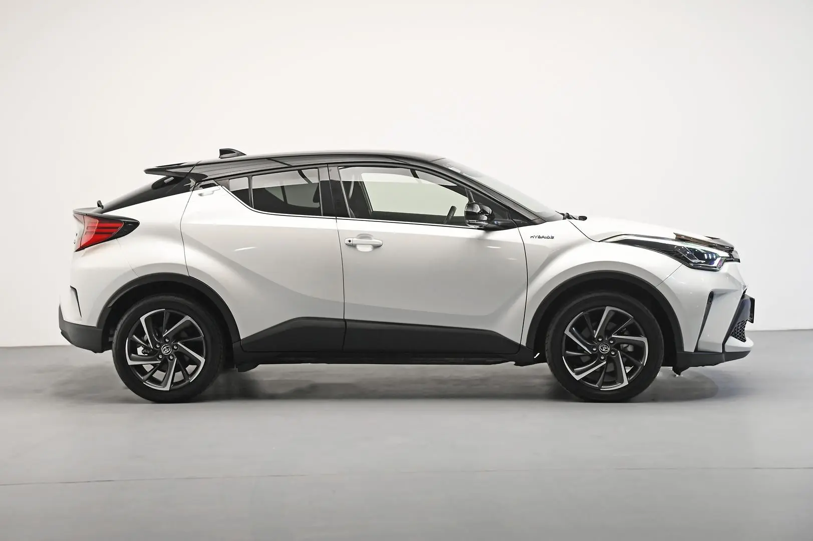 2019 Toyota C-Hr Gallery Image 3