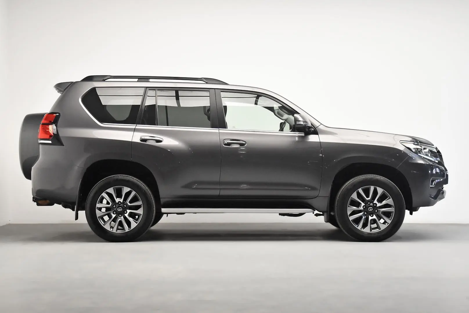 2021 Toyota Landcruiser Prado Gallery Image 3
