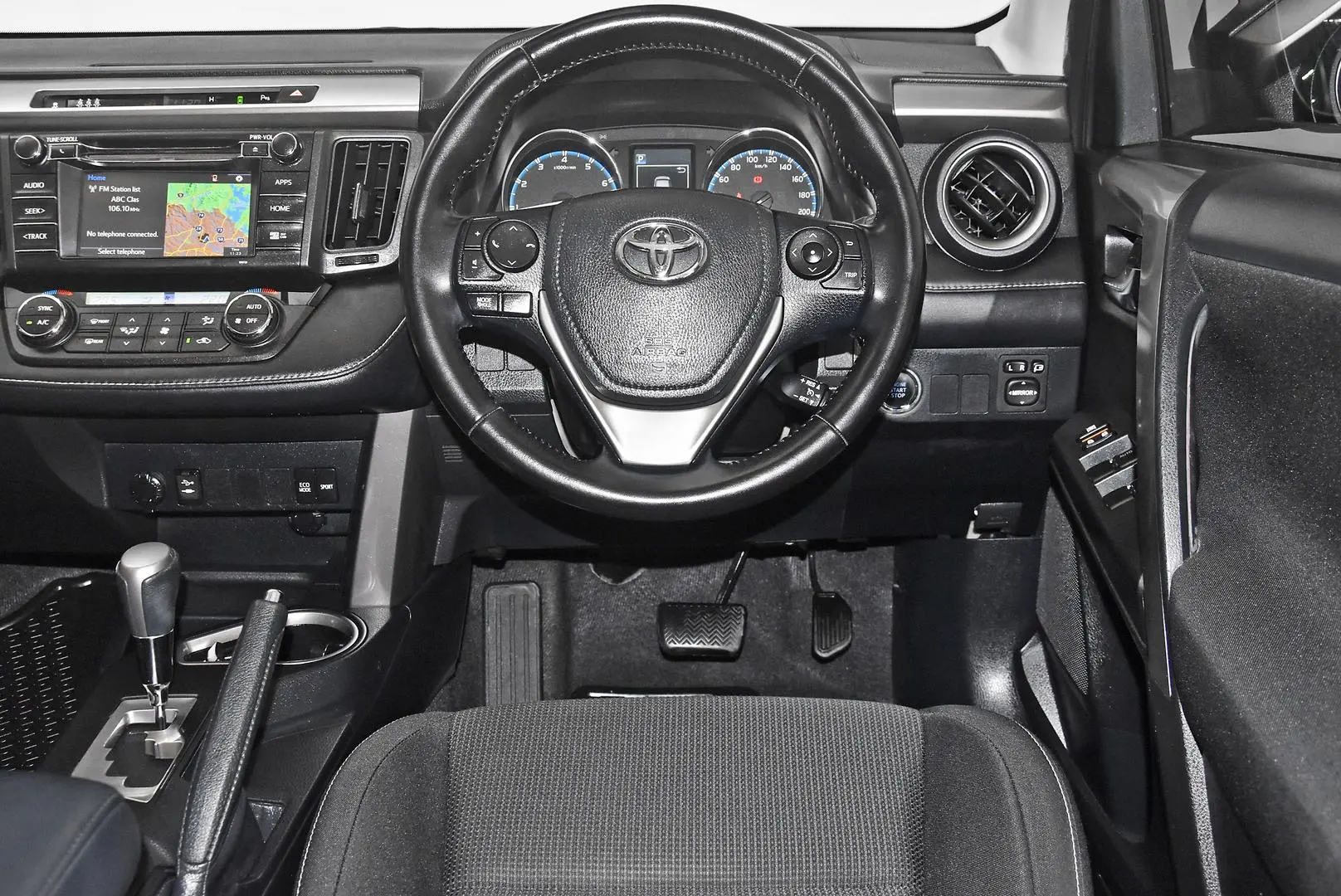 2017 Toyota RAV4 Gallery Image 14