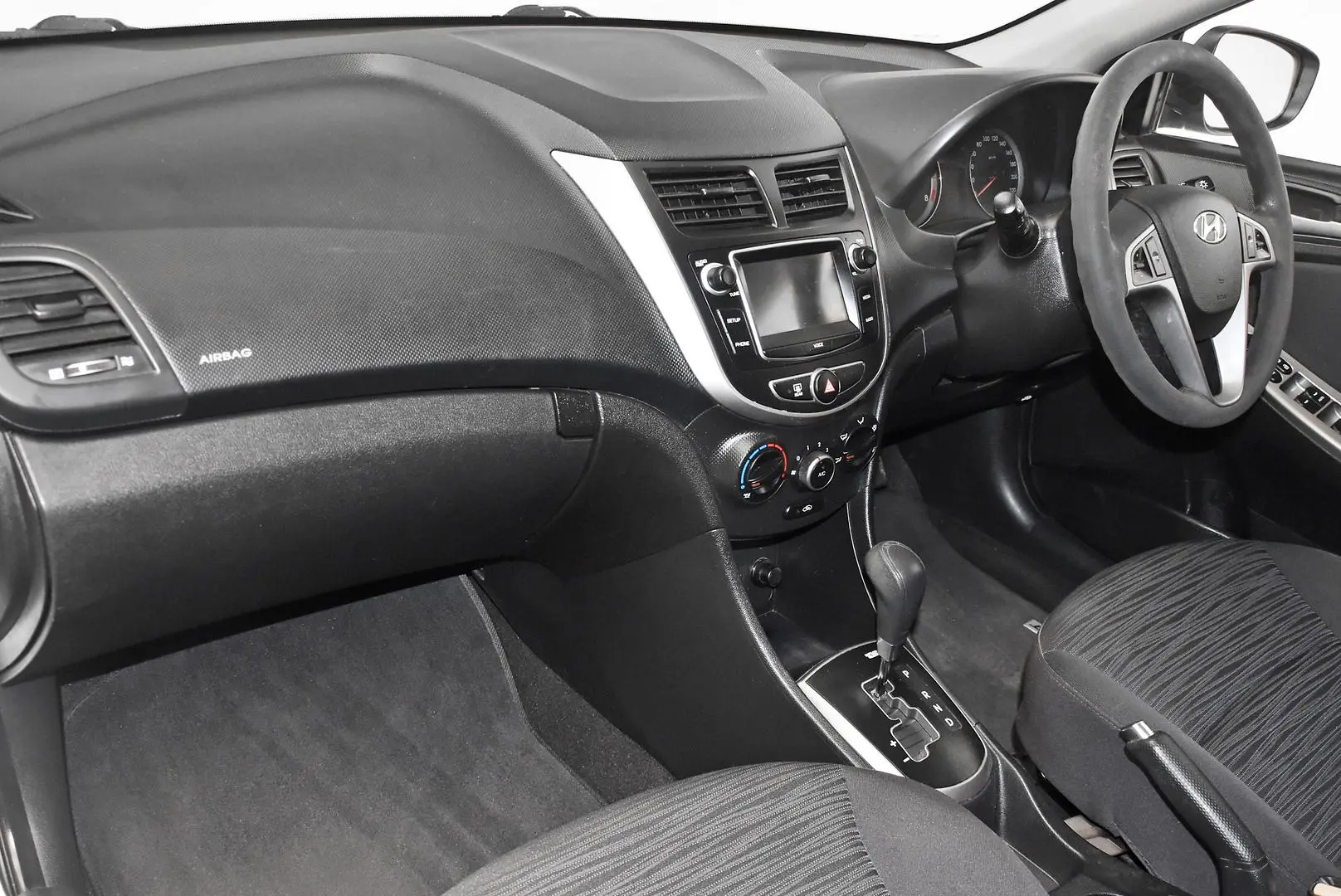 2016 Hyundai Accent Gallery Image 15