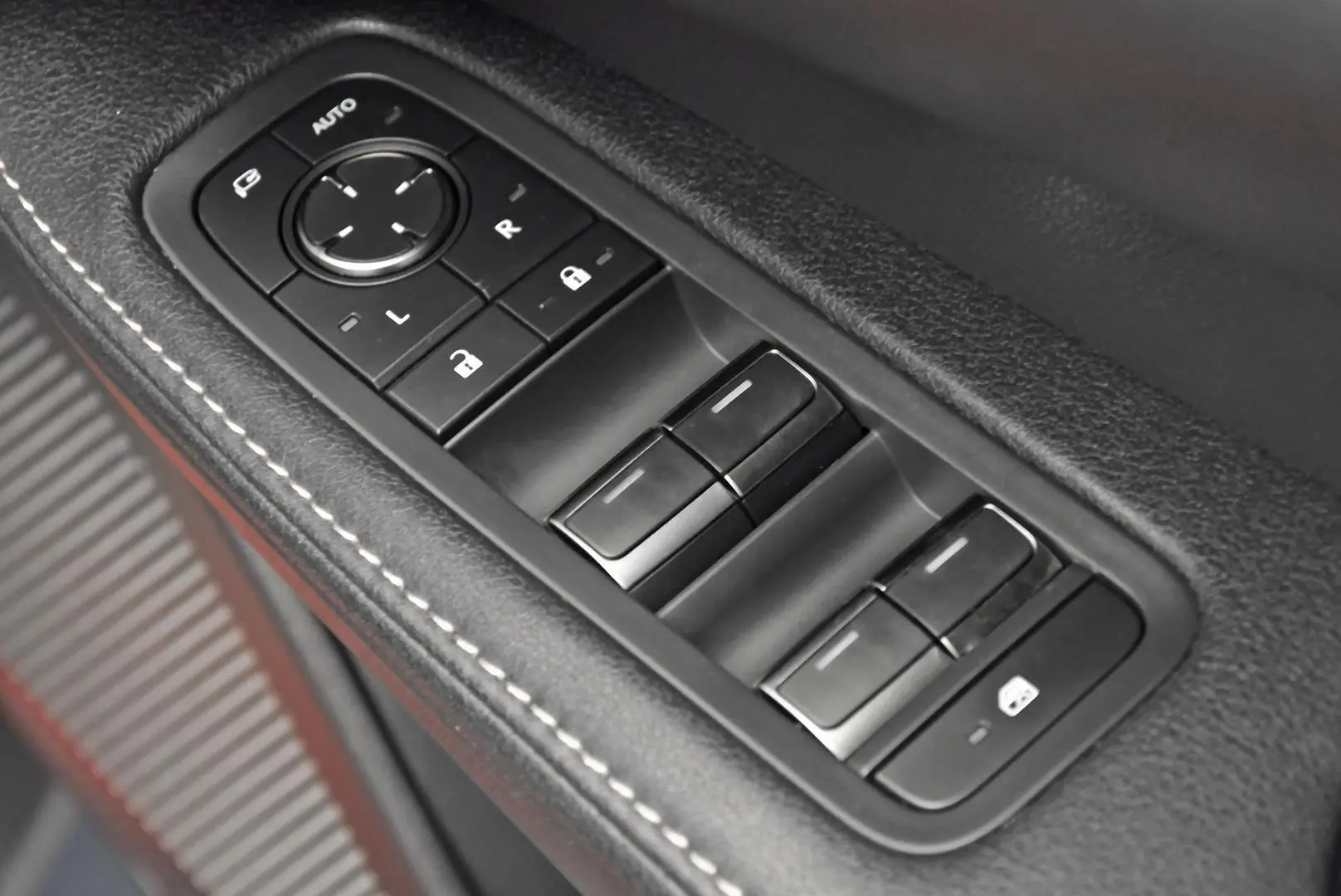 2023 Lexus RX Gallery Image 9