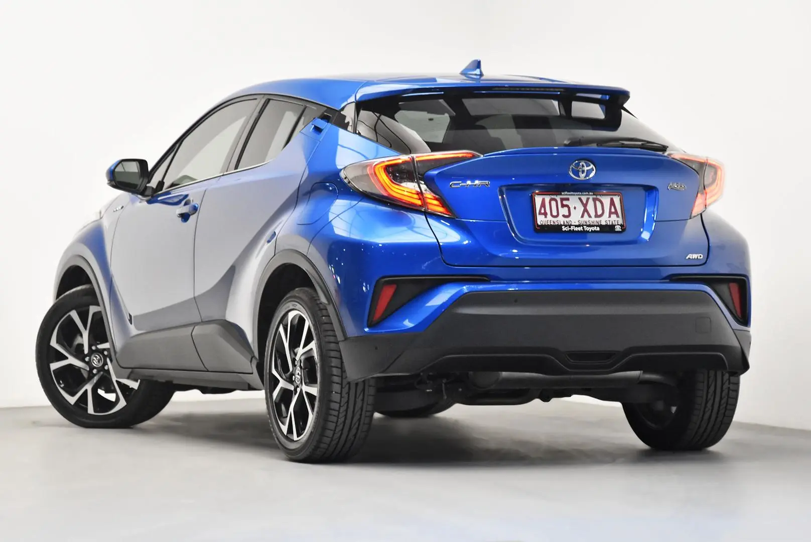 2017 Toyota C-HR Gallery Image 5