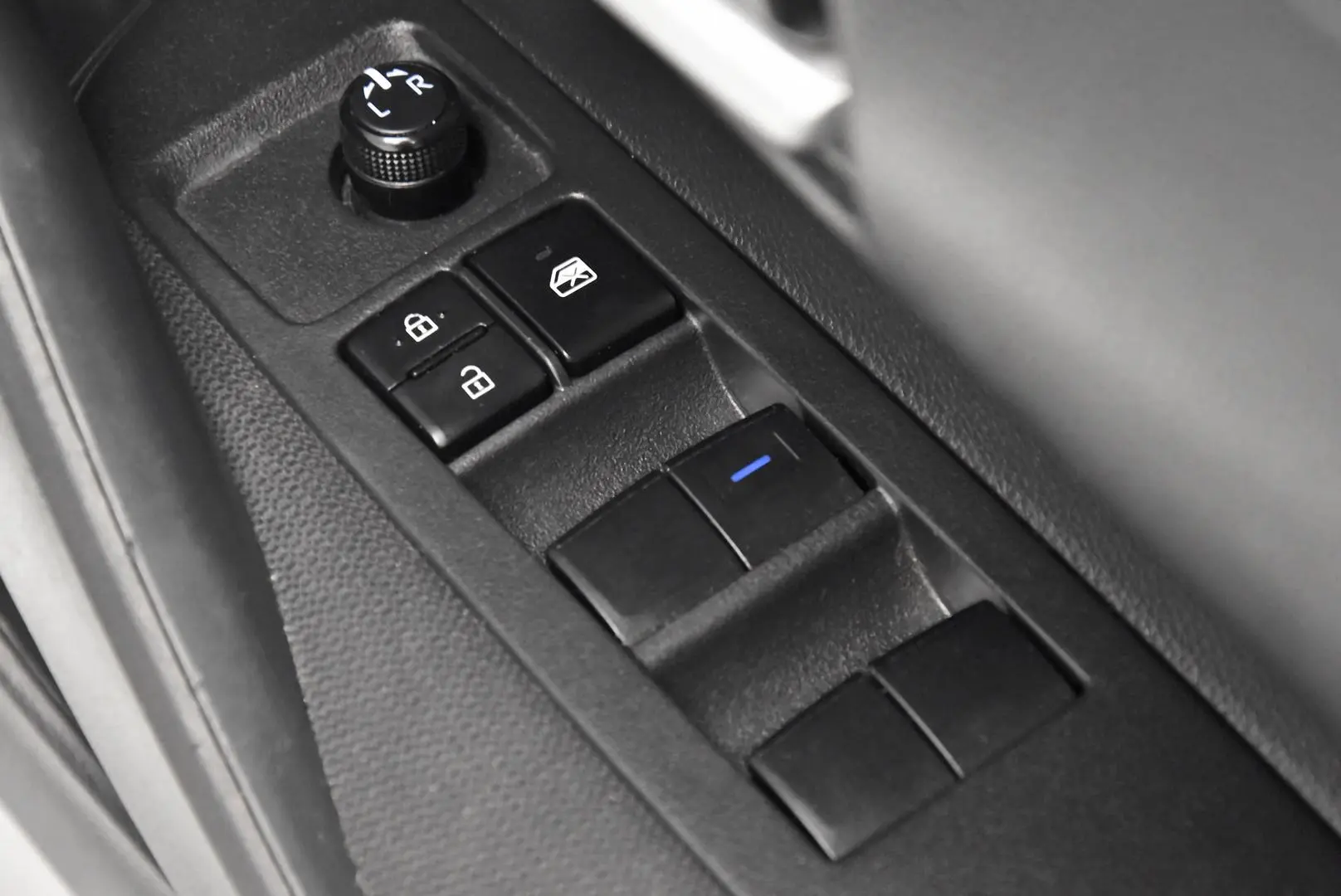 2021 Toyota Corolla Gallery Image 9