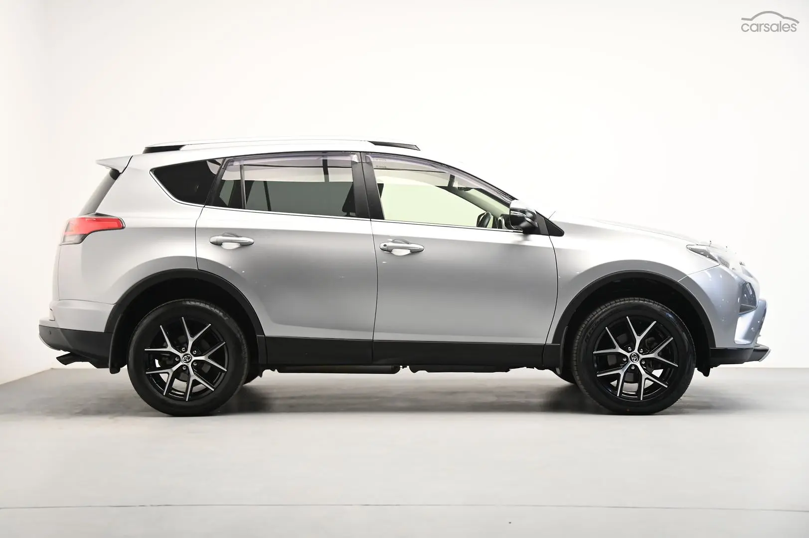 2017 Toyota RAV4 Image 3