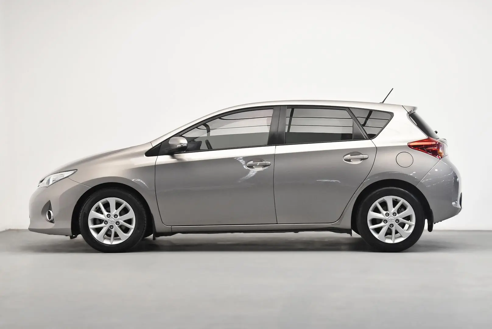 2013 Toyota Corolla Gallery Image 4