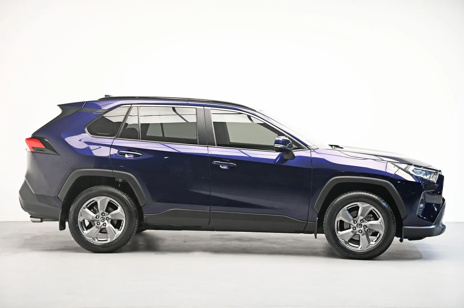 2019 Toyota Rav4 Gallery Image 3