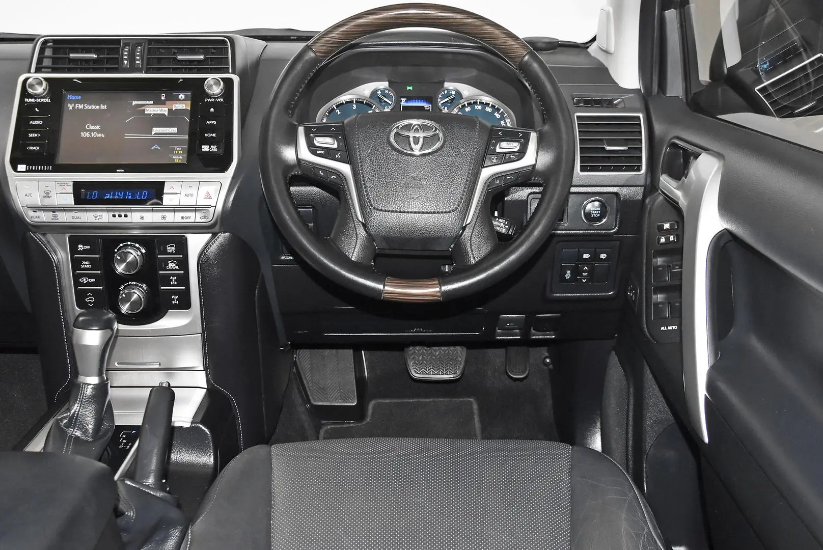 2017 Toyota Landcruiser Prado Gallery Image 15