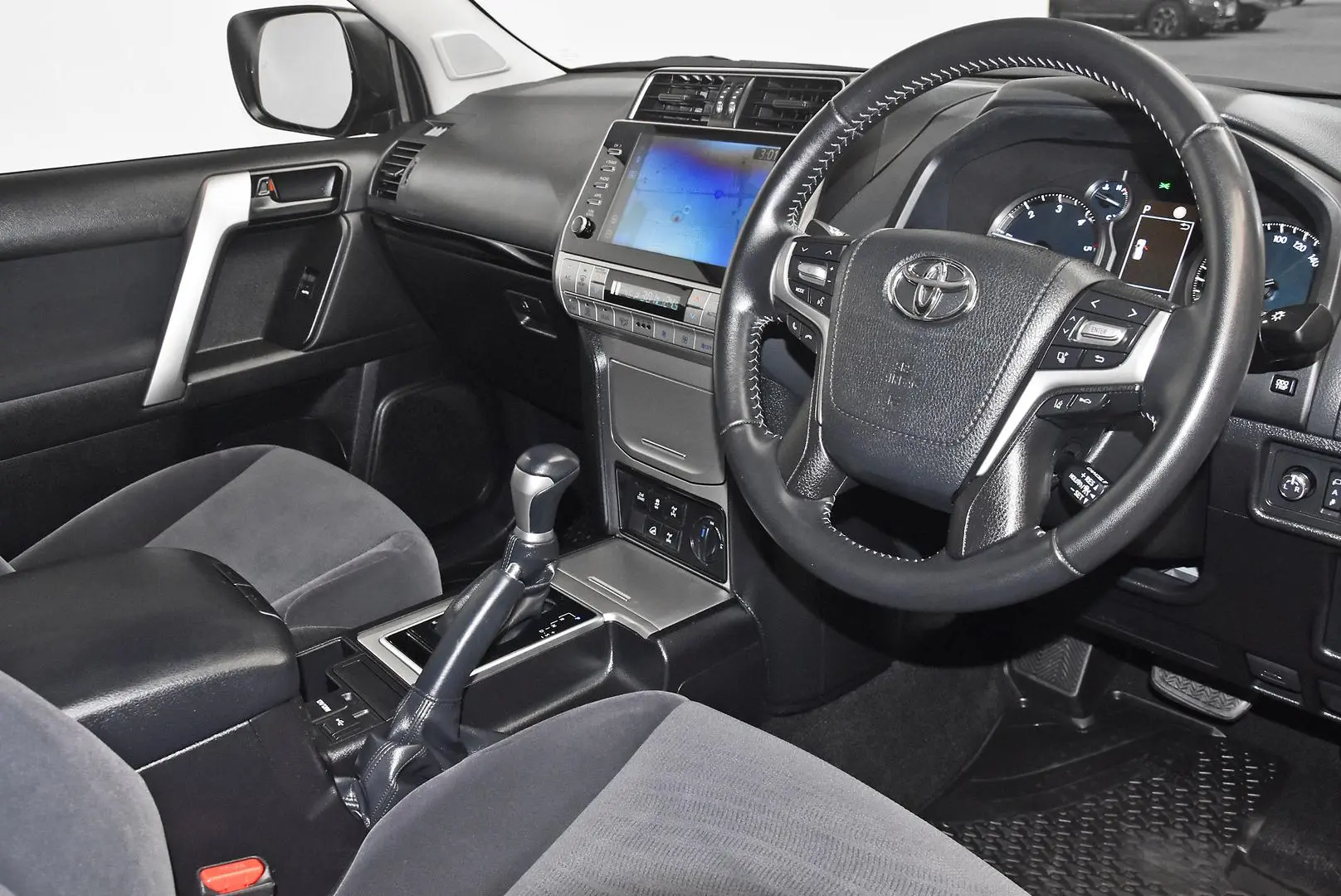 2023 Toyota Landcruiser Prado Gallery Image 7