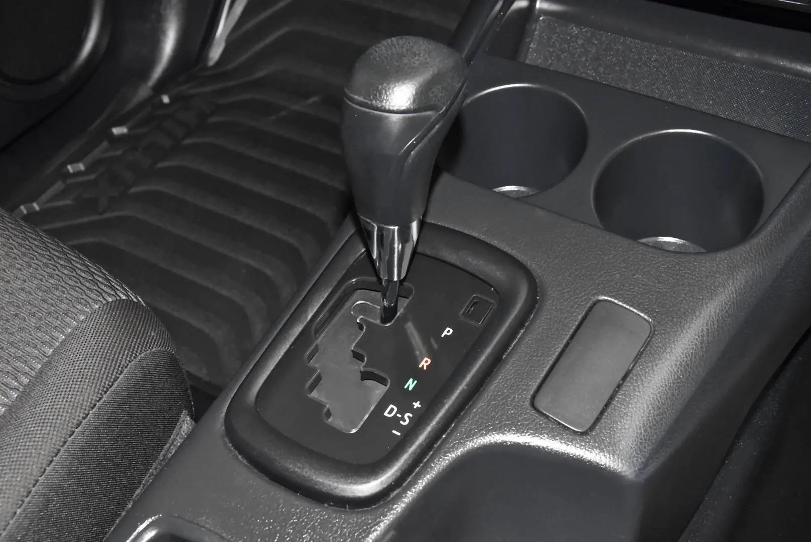 2023 Toyota Hilux Gallery Image 13