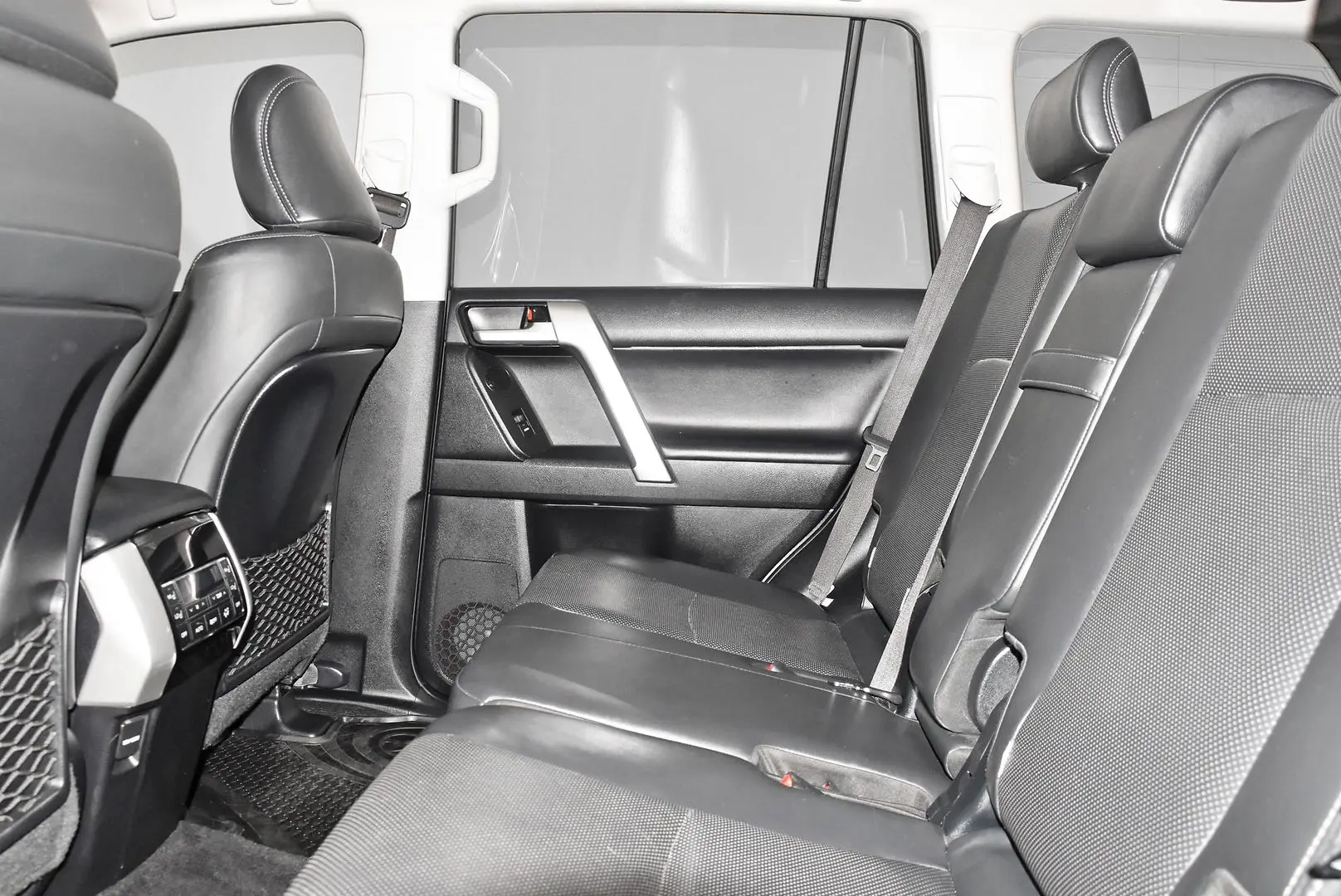 2019 Toyota Landcruiser Prado Gallery Image 17