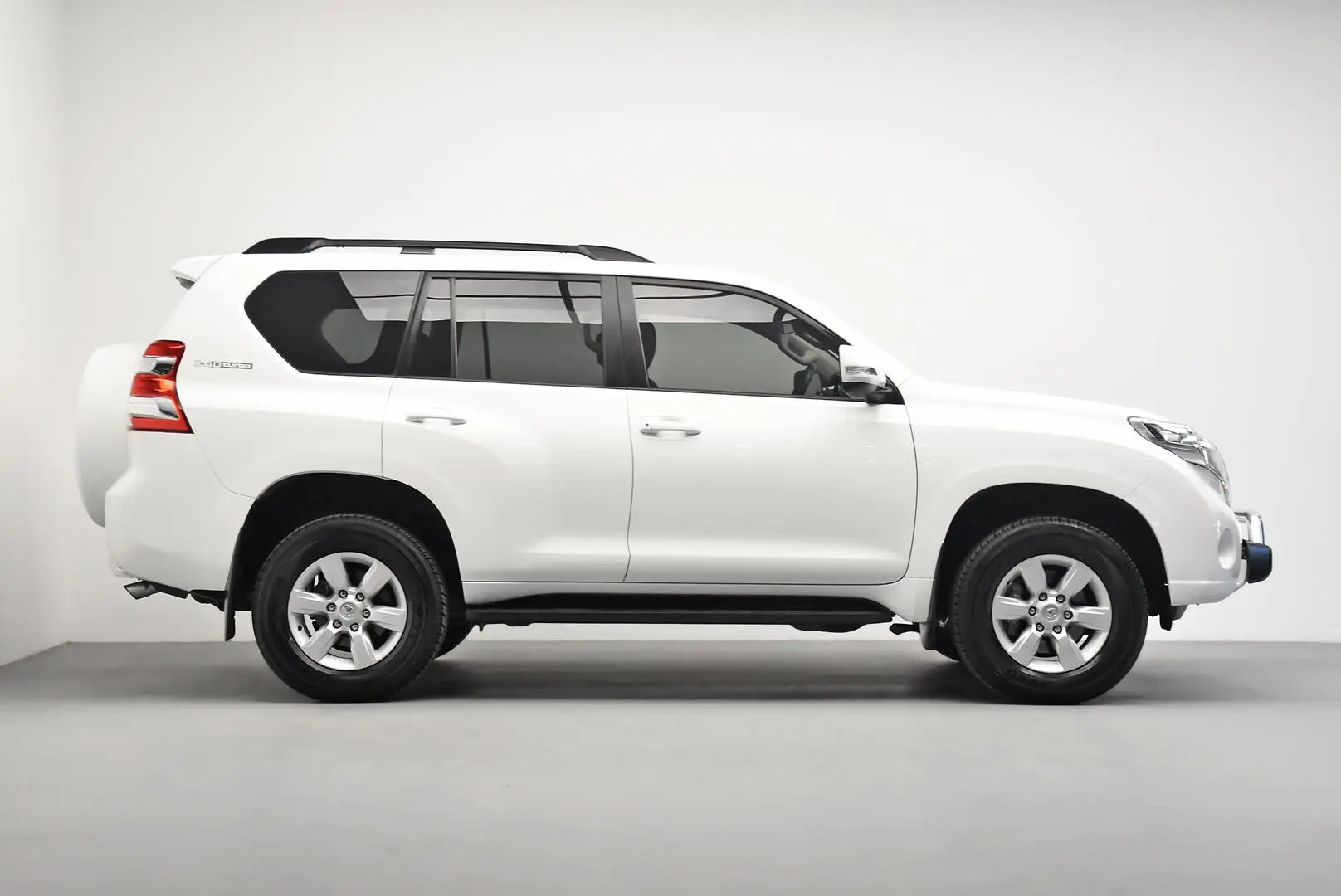 2016 Toyota Landcruiser Prado Gallery Image 3