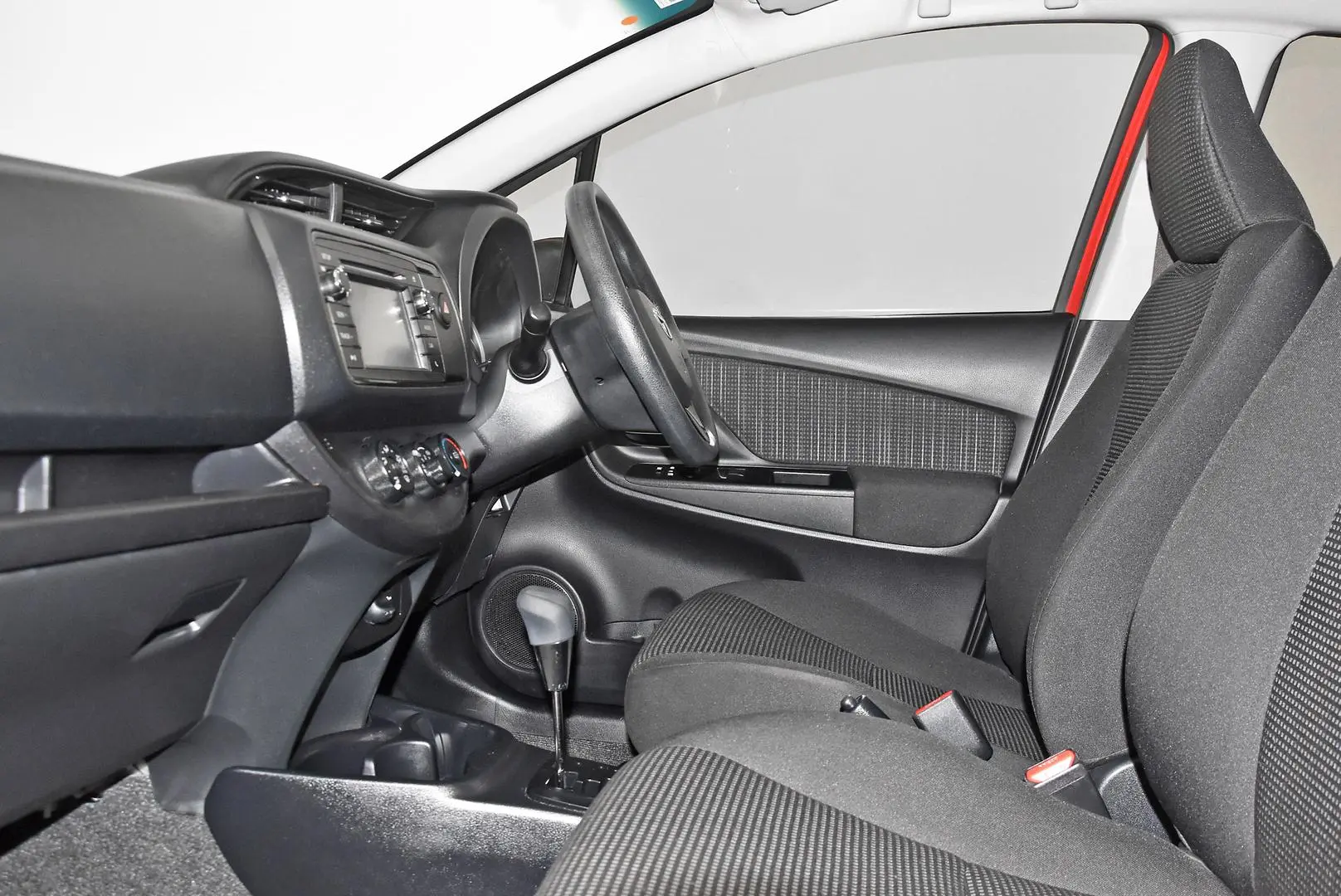 2020 Toyota Yaris Gallery Image 17