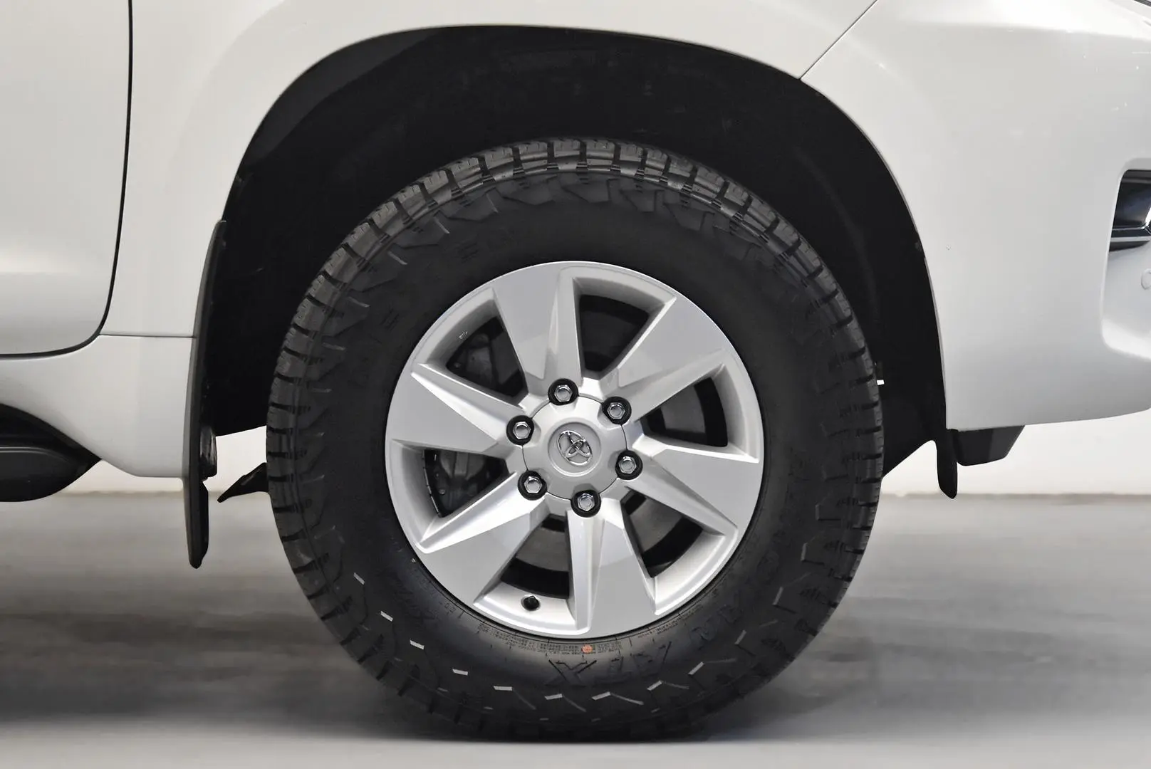 2021 Toyota Landcruiser Prado Gallery Image 23