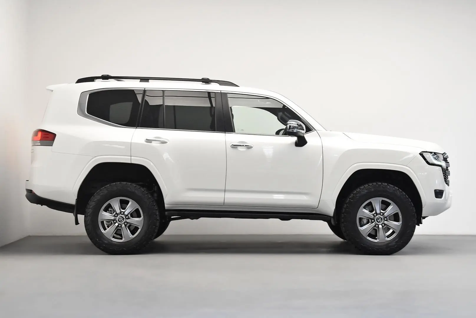 2022 Toyota Landcruiser Gallery Image 3